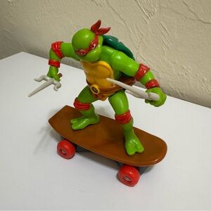 TMNT Ninja Turtles Mutant Mayhem Sewer Shredders Skateboard Raphael Pull Back‎